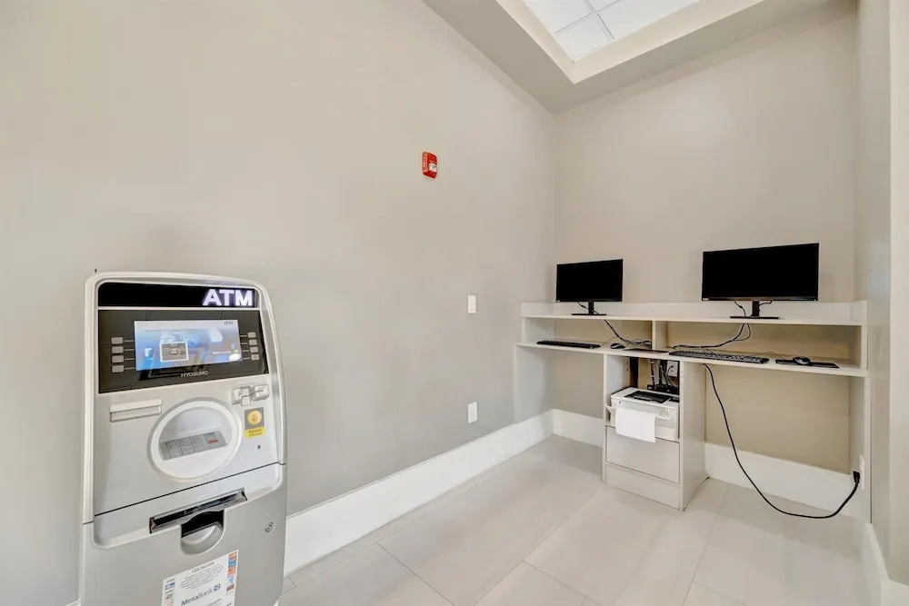 3BR Sleeps 8 Pool Hot Tub Arcade 10 Mins to Disney