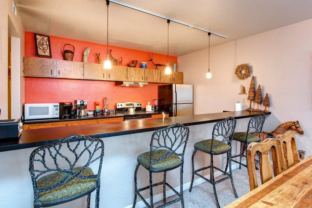 3BR 2BA Cozy Park City Condo by RedAwning