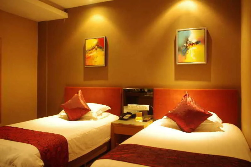 Ejon Kins Hotel