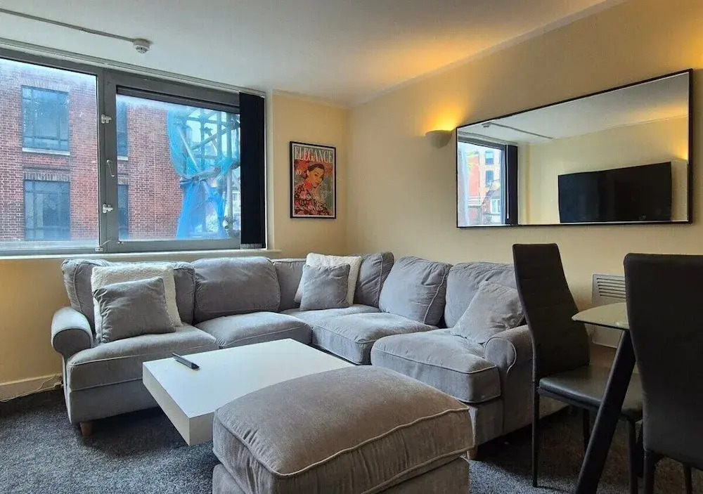 Stylish 1BR Flat Next to Hockley