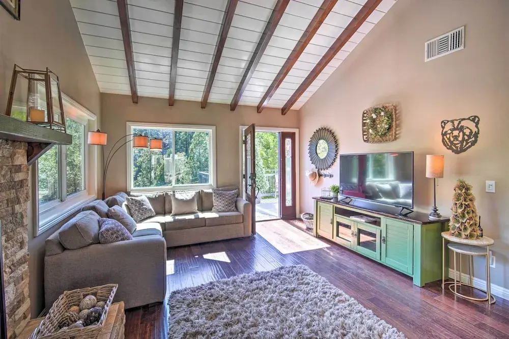 Tree-lined Twin Peaks Cottage w/ Custom Stream