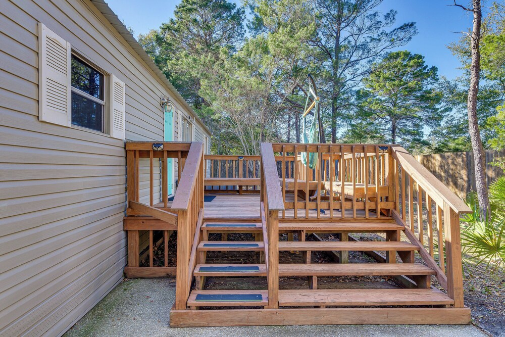 Gulf Breeze Home w/ Deck: Walk to Public Boat Ramp