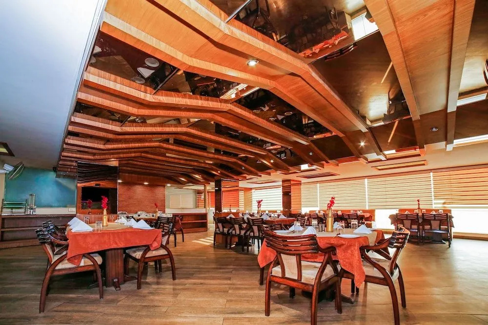 OYO 22953 Hotel Shelter