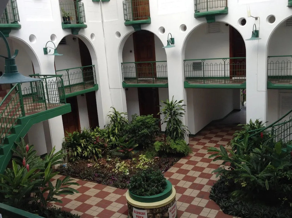 Sunset condos getaway In Ocho Rios