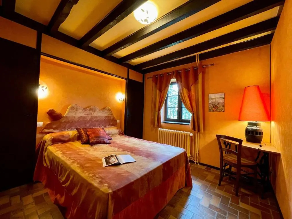 Maison isolée, au cœur des volcans, terrain clos, jeux, confort, cheminée, proche forêts et villages. - FR-1-582-285