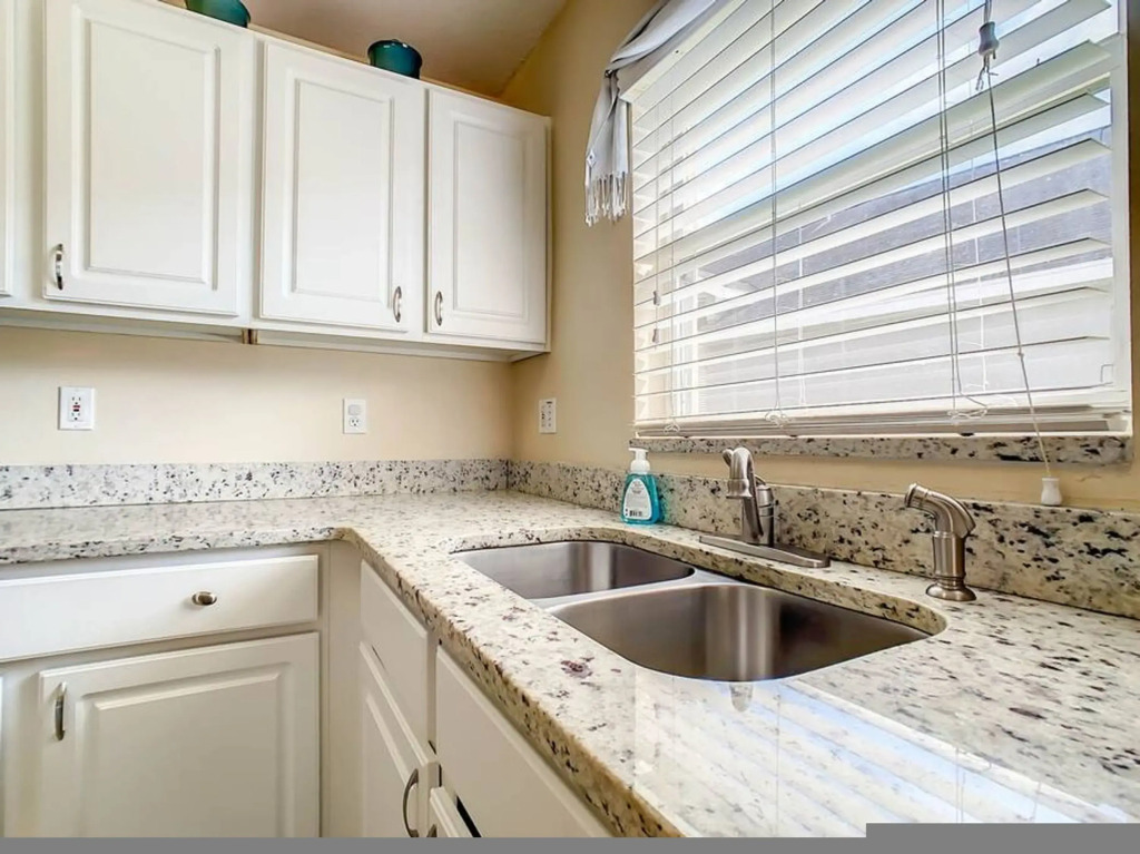 Private pool, hot tub & games - minutes to Disney