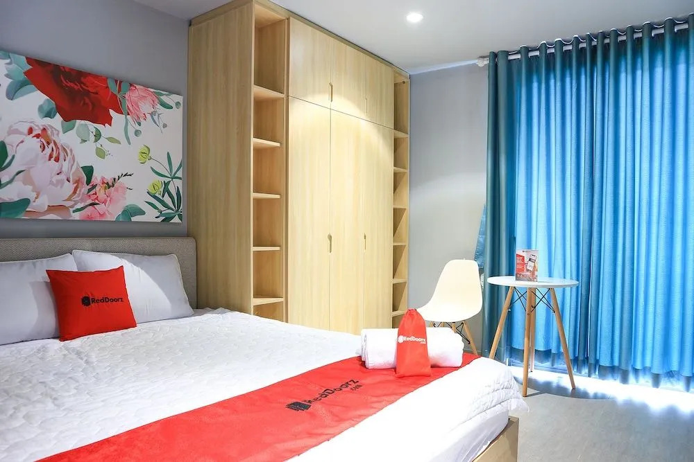 RedDoorz Plus  Le Van Sy Street 2