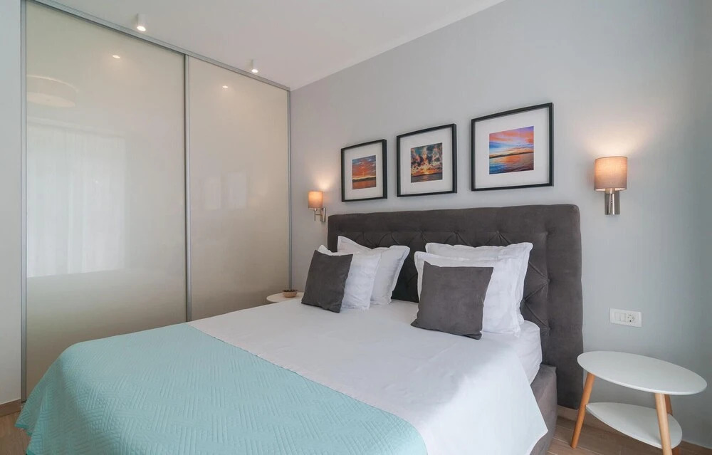 Stunning Home in Sutivan With Wifi, Outdoor Swimming Pool and Heated Swimming Pool