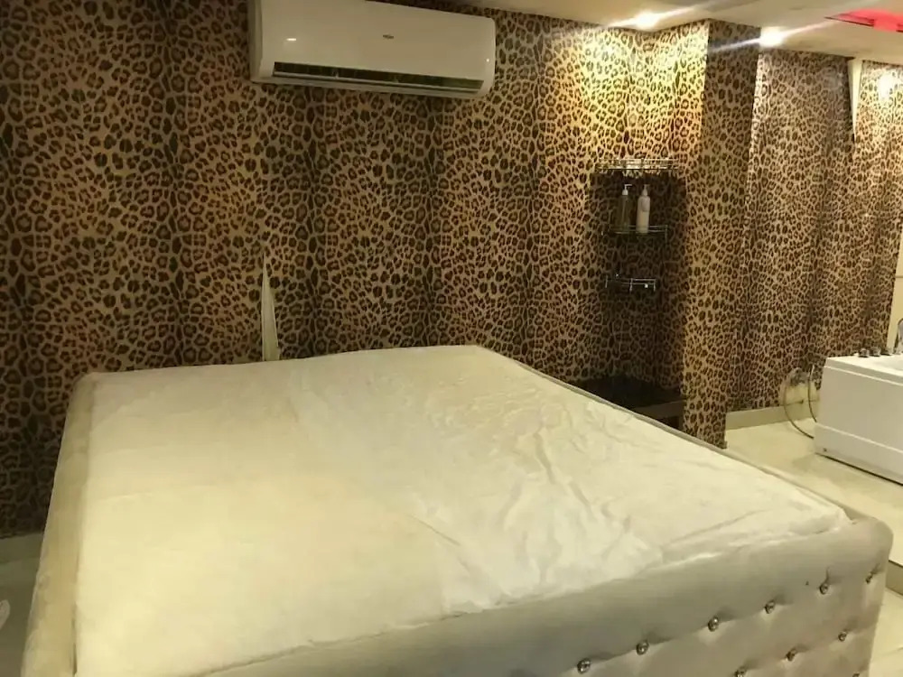 Hotel Aamantran Inn