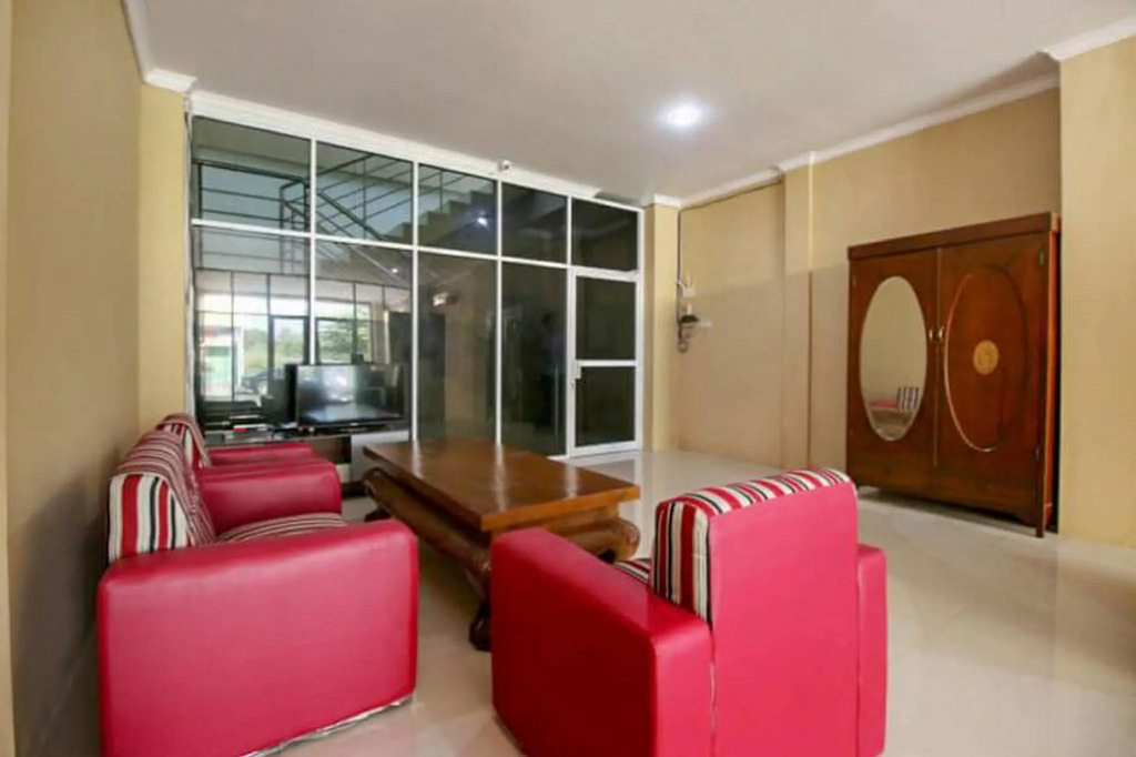 RedDoorz near Hartono Mall Solo