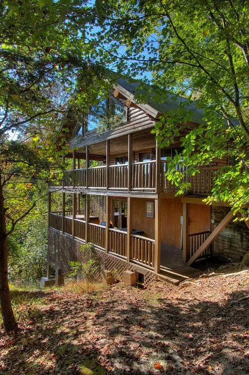 Rustic 4/2 Log Cabin with Lovely Views! Sleeps 8!