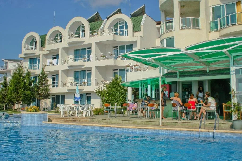 Peter Hotel
