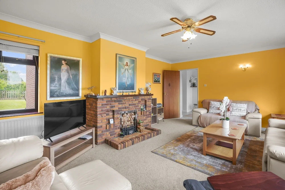 House - Sleeps 6 & Free Parking