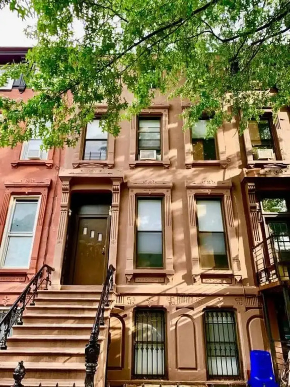 Easy Access to the Best of Brooklyn 2 Pets ok
