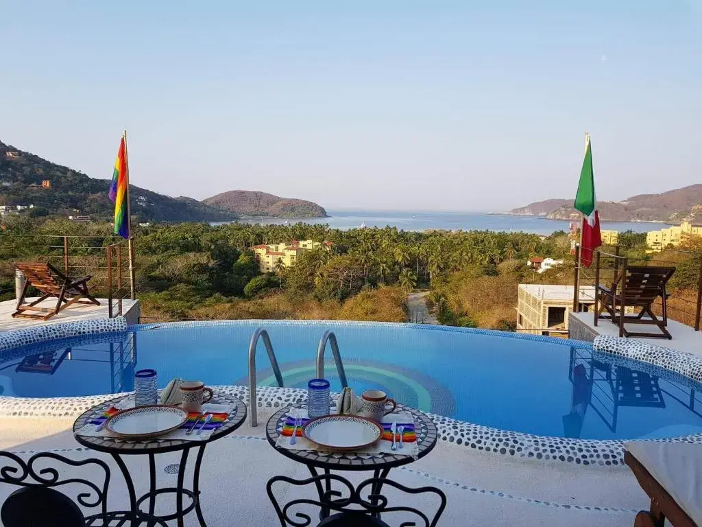 Casa Arcoiris Zihuatanejo B&B