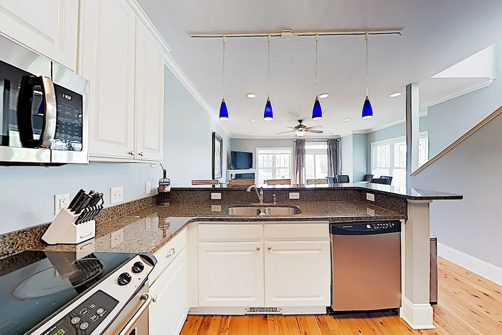 New Listing! Beachside Gem W/ Rooftop Deck 4 Bedroom Condo