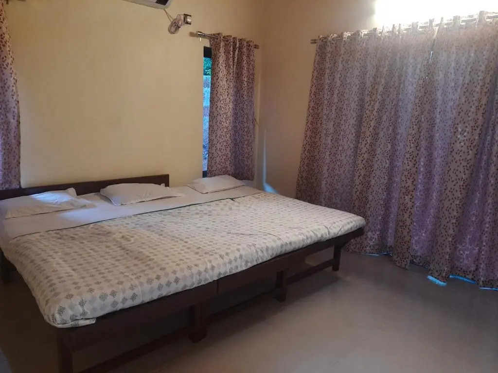 Triskelion - Bed and Breakfast, Family home stay by Joshi Brothers