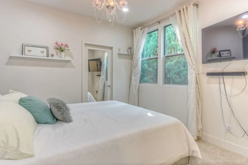 Applewood - Silver Lake 2BD Hollywood