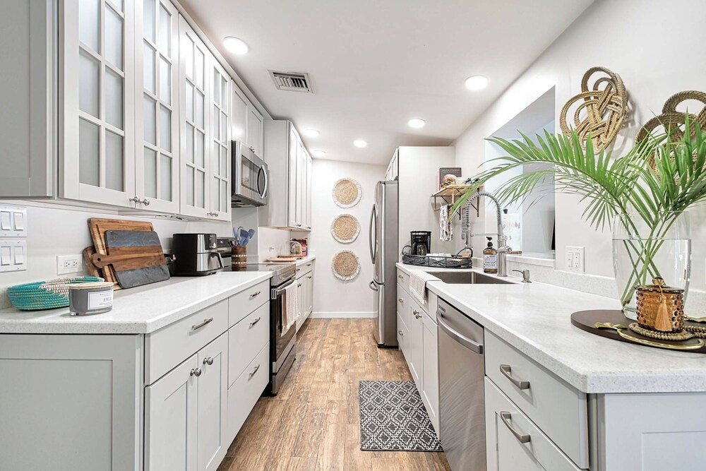 Near Old Naples! Coastal Escape w/ Tropical Patio