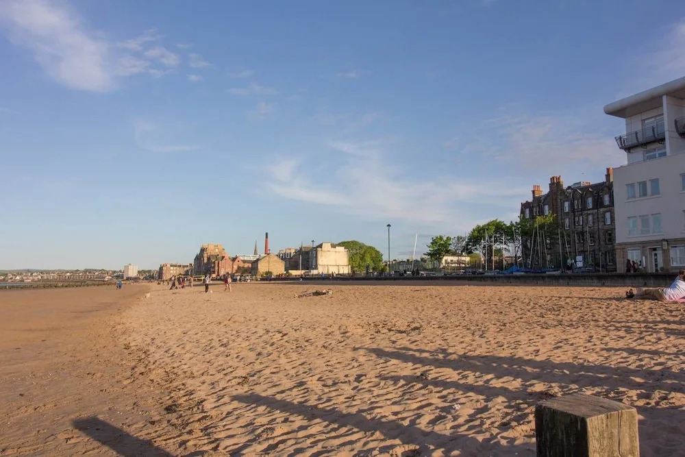 Beautiful & Private Apartment Seconds From Beach