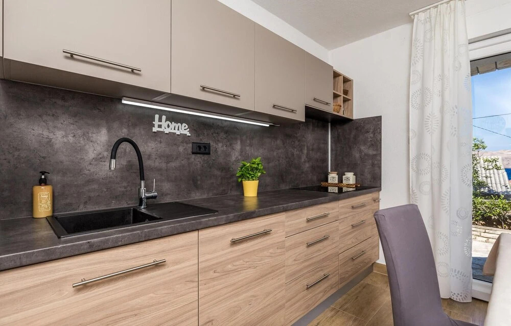 Stunning Home In Karlobag With Wifi