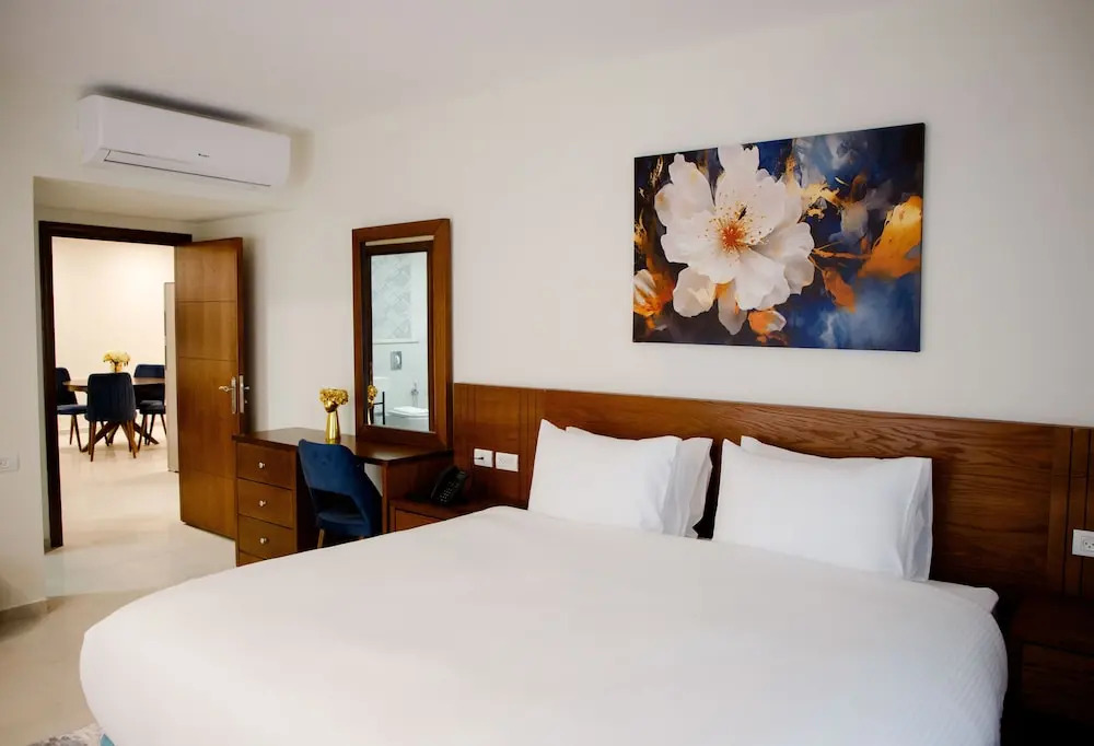 Al-Istiklal Suites