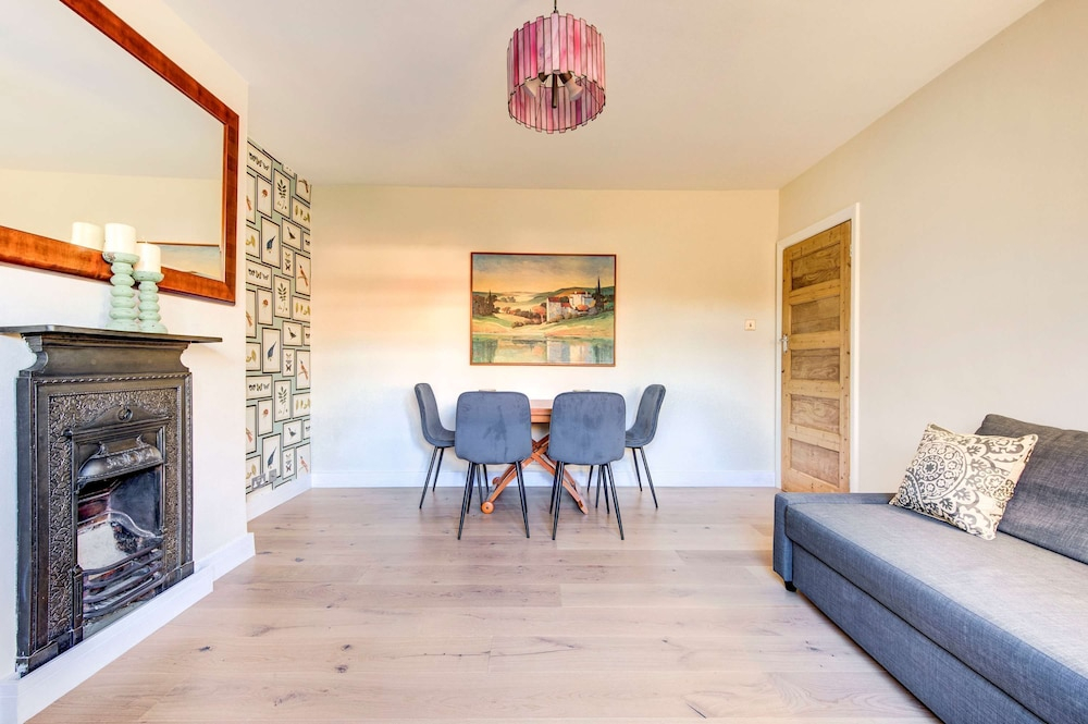 Modern Flat Near Pitshanger Park
