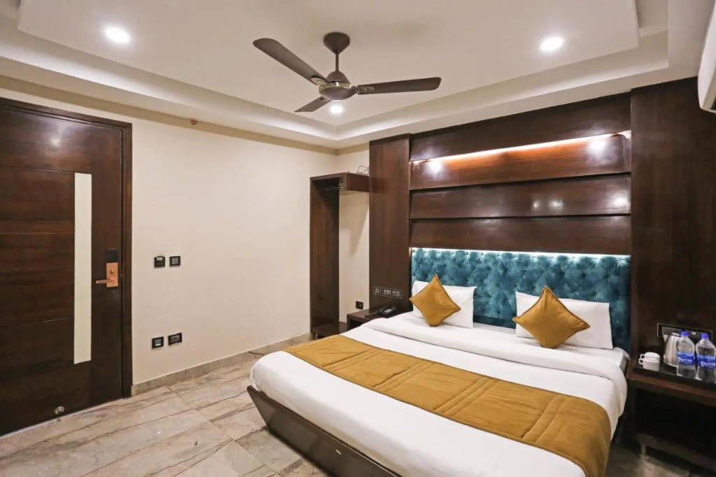 The Vanson Delite "Newly Rebuilt 2026" - Near New Delhi Station & Connaught Place