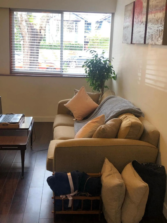 3 bed on a tree lined street in Kits -Quiet Comfortable Convenient