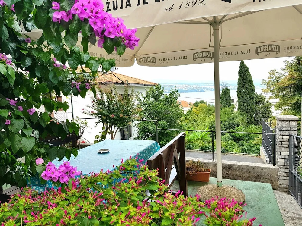 Apartment with spacious terrace Villa Floramy