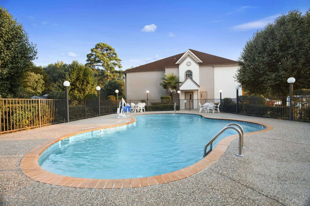 Quality Inn & Suites Longview I-20