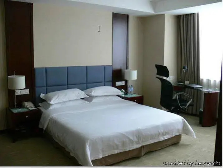 New Land Hotel