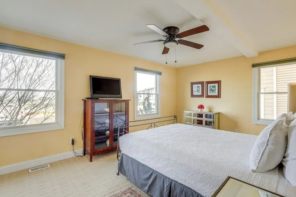 Steps to Shore: Spacious Atlantic City Retreat!