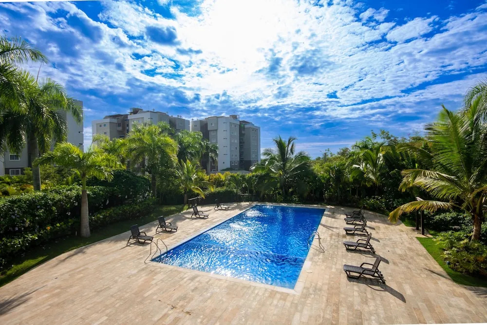 Modern Apt With free parking and AC 3brs