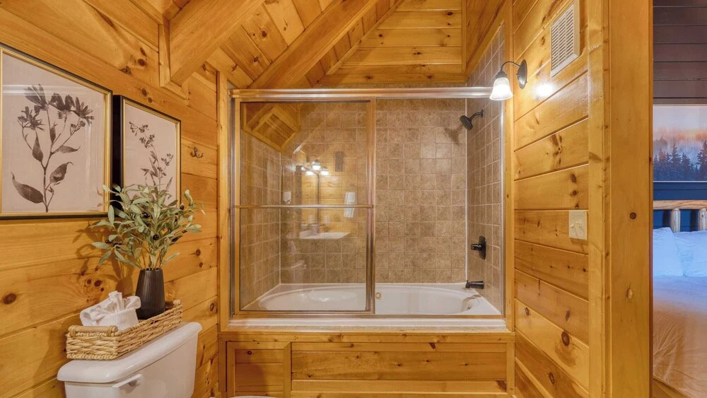 Game Room, Hot Tub & 3 Decks w/ Smoky Mountain Views Raccon Ridge by Avantstay