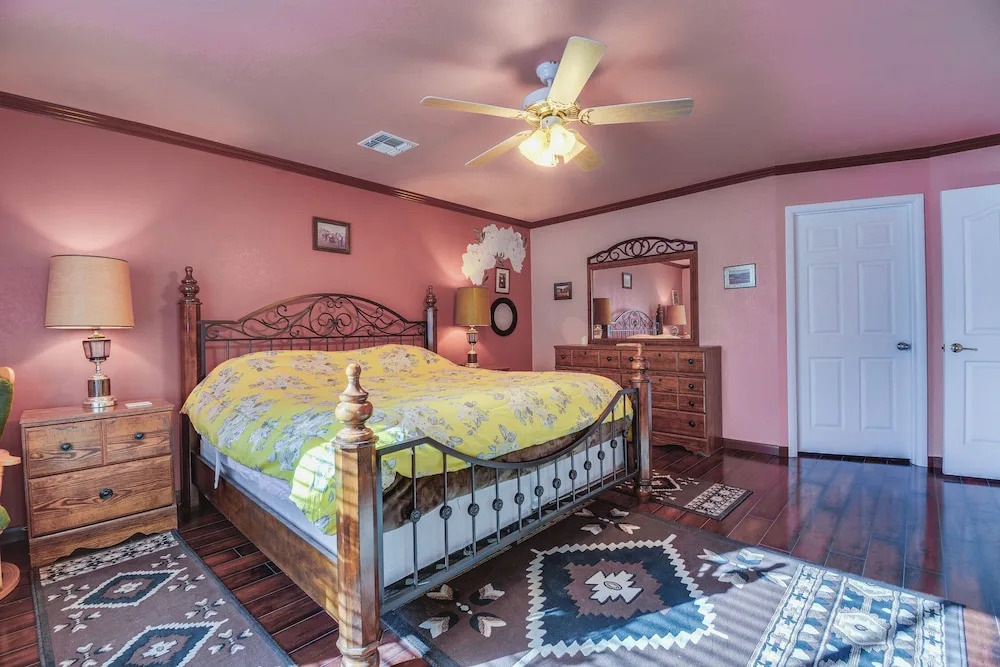Artfully Decorated Cottonwood Home: Pets Welcome!