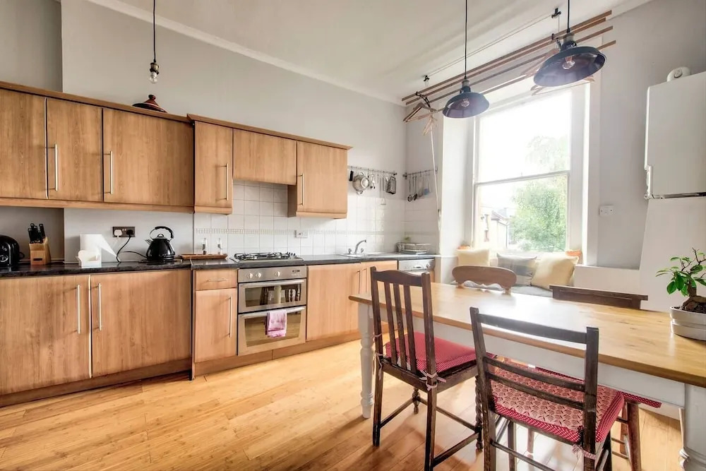 Stylish 2BR Flat Close To Edinburgh City Centre