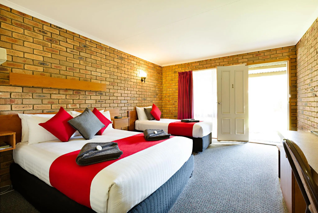 Statesman Motor Inn