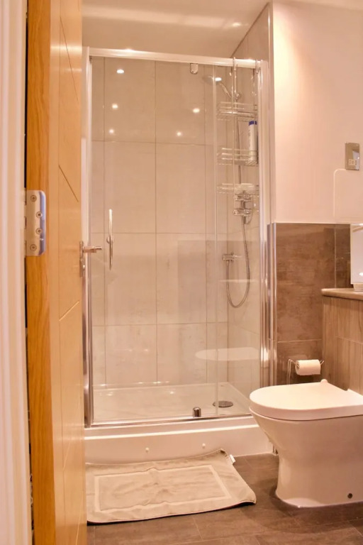 2 Bedroom Flat In Broughton Area
