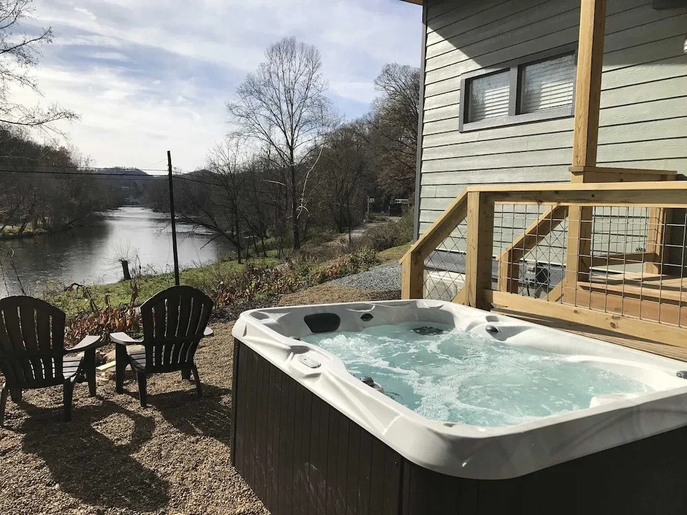 Time Flies on the River 1 Bedroom 1 Bathroom Cabin