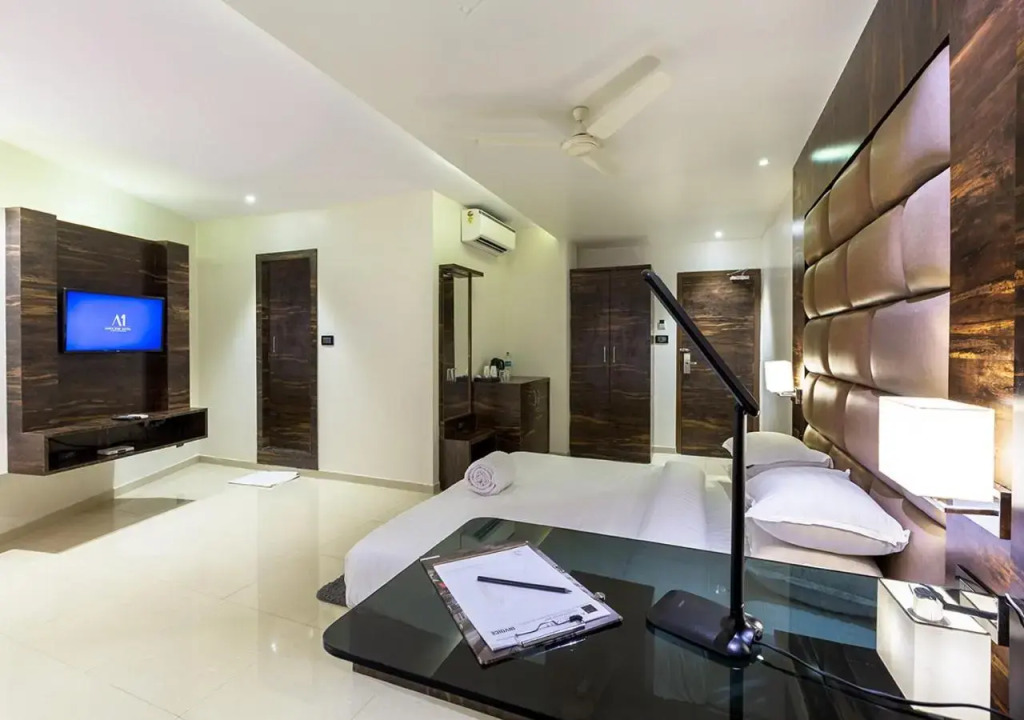 Aura One Hotel