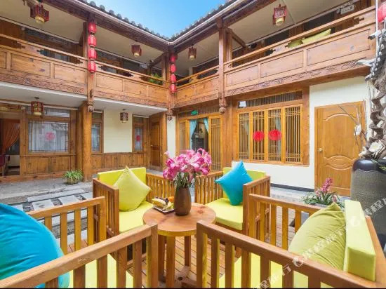 Three Bears Panoramic Beauty Su (Lijiang Ancient City Sifang Street Branch)