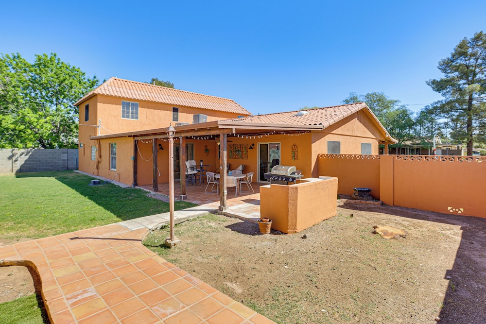 Walkable Uptown Gem! 3 Mi to Phoenix Mtns Preserve