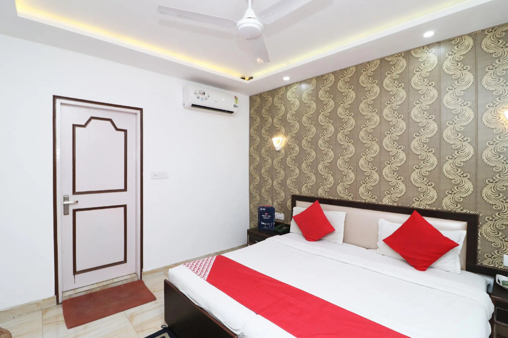 OYO 36085 Hotel Apollo Agra