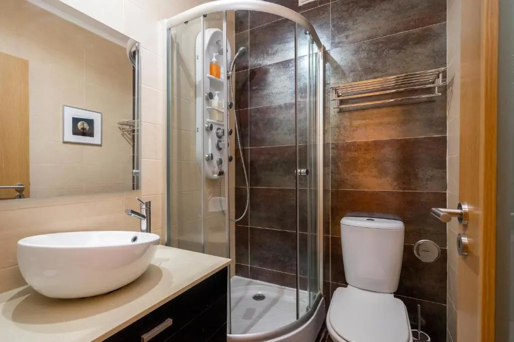 Premium Family Apartment W/ Lift, Ac & Barbecue