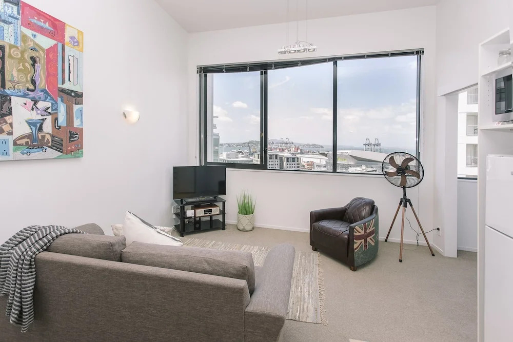 TOWNY - Penthouse with Carpark - 2 Bedrooms