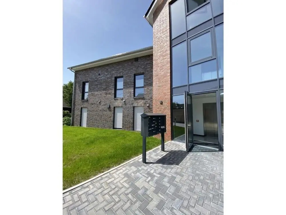 Near the North Sea Modern Retreat