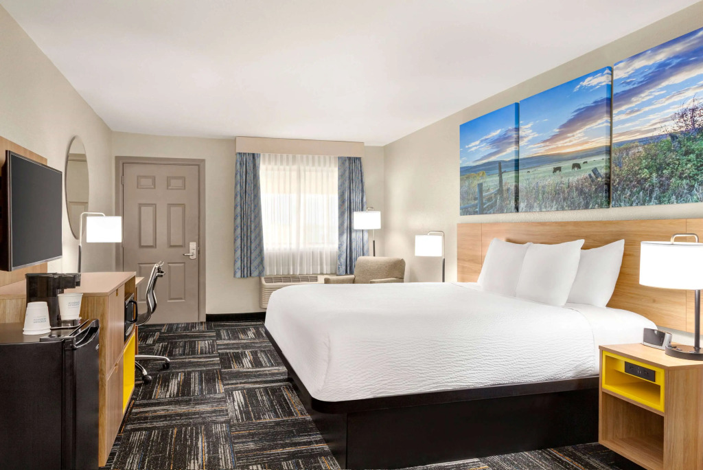 Days Inn by Wyndham Paris