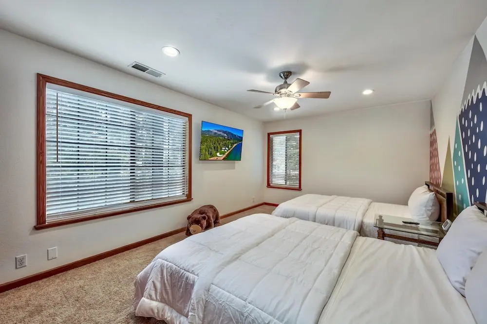 1760t Thunderbird Cabin 3 Bedroom Home