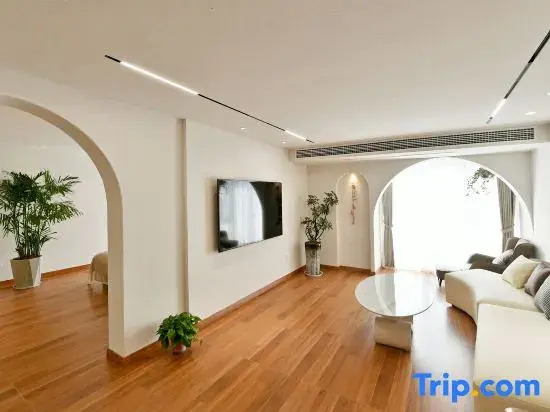 SLOW HOTEL Manyu Art Space Boutique Apartment (Dongda Jiulonghu Campus Subway Station)